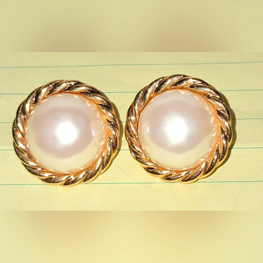 CAROLEE EARRINGS ROUND VGUC